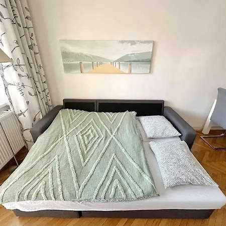 Апартаменты Bright And With A Balcony Брно