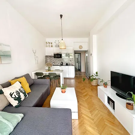 Апартаменты Bright And With A Balcony